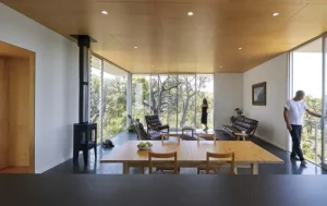 Wilderness House di Margaret River, Australia Barat menggunakan COLORBOND®.  Karya Paul O’Reilly dari Archterra Architects. Sumber: STEEL PROFILE®