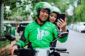 Ojek Online Sebagai Fenomena Sosial dan Ekonomi di Era Digital